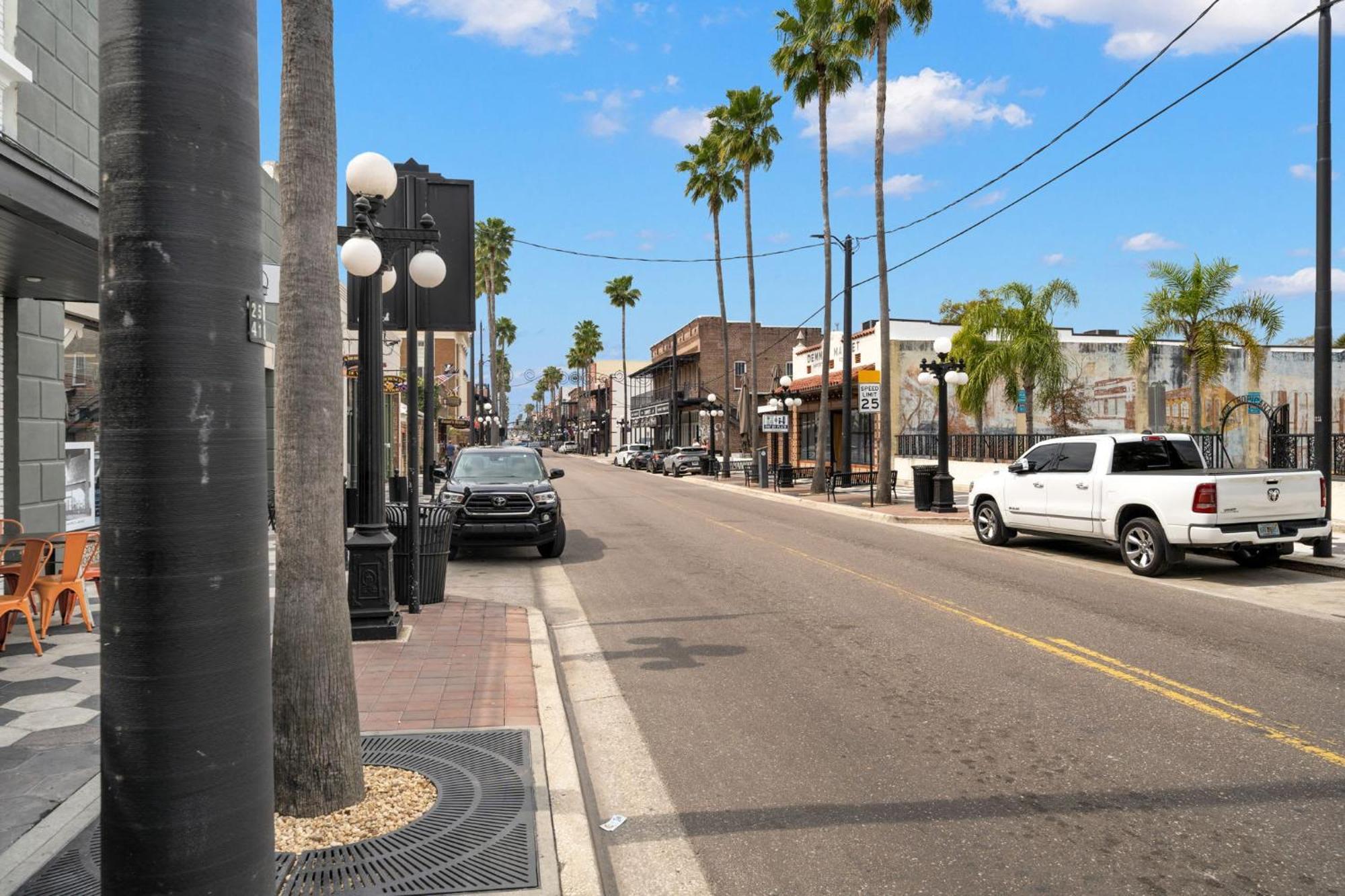 טאמפה New! Sangria Suite - Upscale Ybor City Studio, Right On 7Th Ave מראה חיצוני תמונה